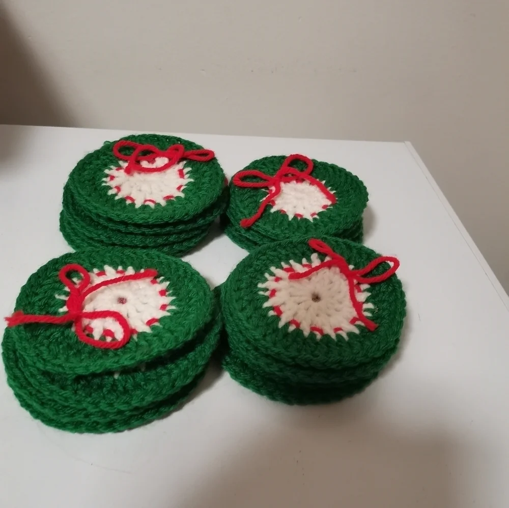 CHRISTMAS ROUND HANDMADE VINTAGE CROCHET COASTERS RED, WHITE & GREEN, SET OF 17
